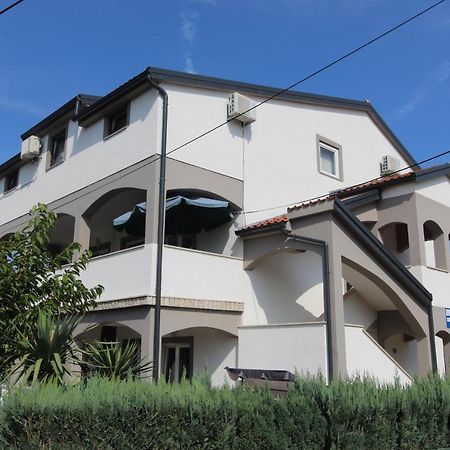 Apartments & Zimmer Jasmine Funtana Extérieur photo