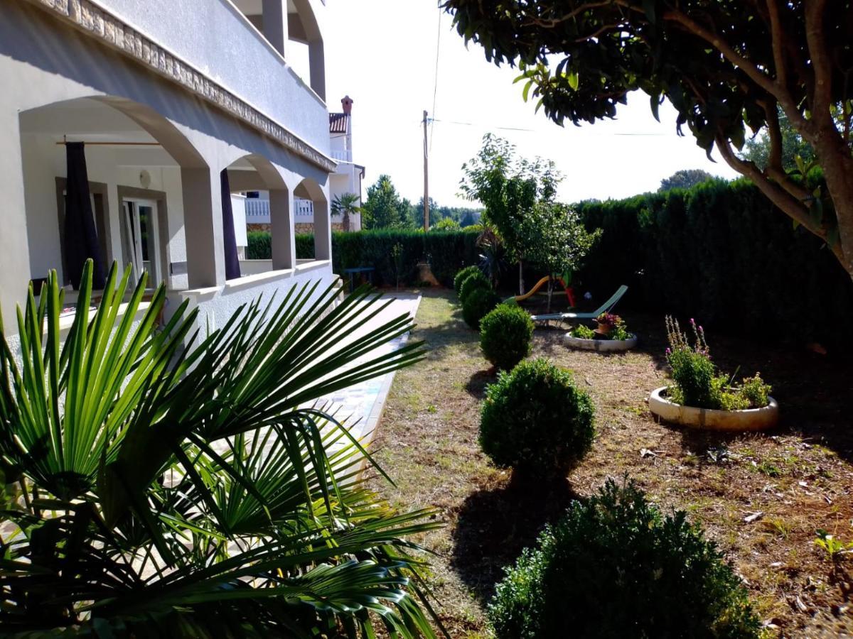 Apartments & Zimmer Jasmine Funtana Extérieur photo