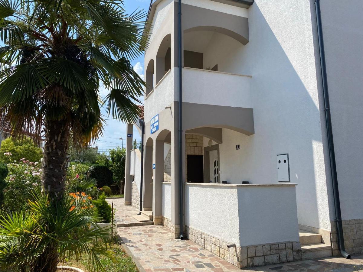 Apartments & Zimmer Jasmine Funtana Extérieur photo