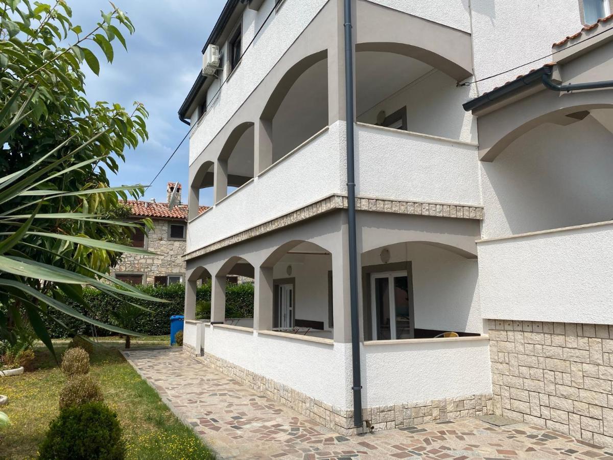 Apartments & Zimmer Jasmine Funtana Extérieur photo